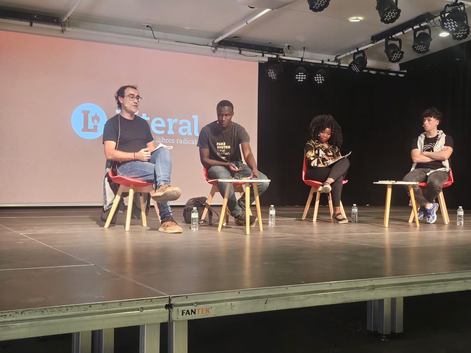 EL COOPERATIVISME ÉS ANTIFEIXISTA!