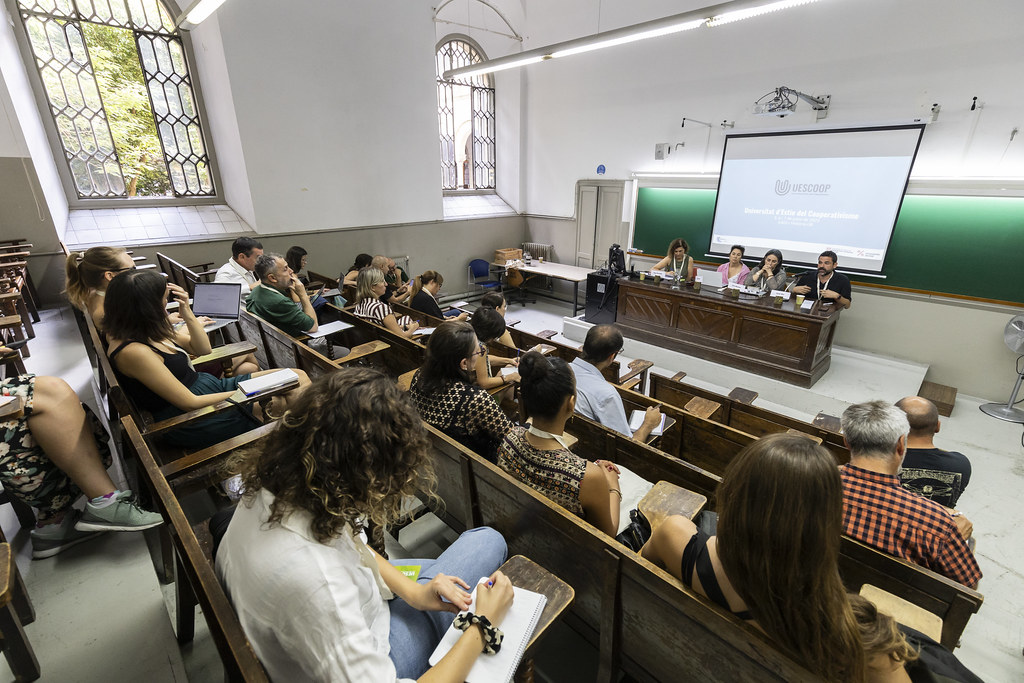 Les cooperatives construeixen un món millor